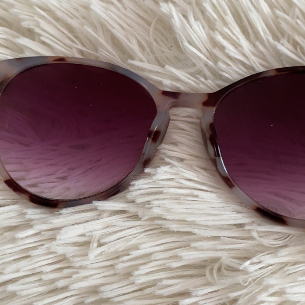 Tortoise Shell Sunglasses - Picture 6 of 7